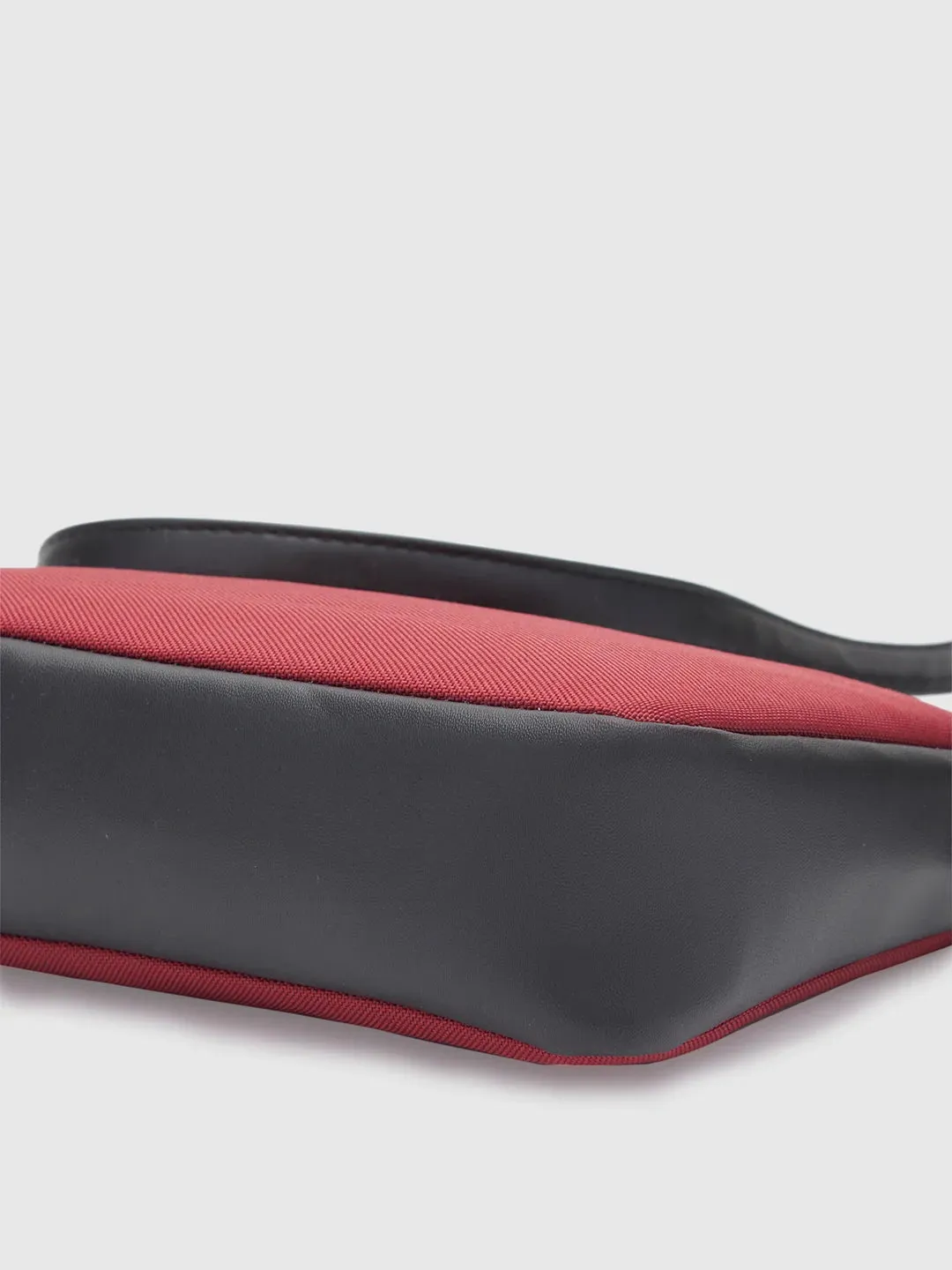 Caprese Rogue Sling Small Red