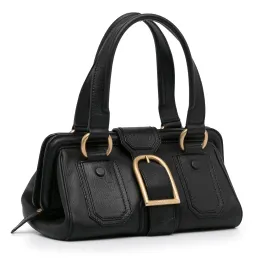 Celine Leather Handbag (SHG-vNTuaf)