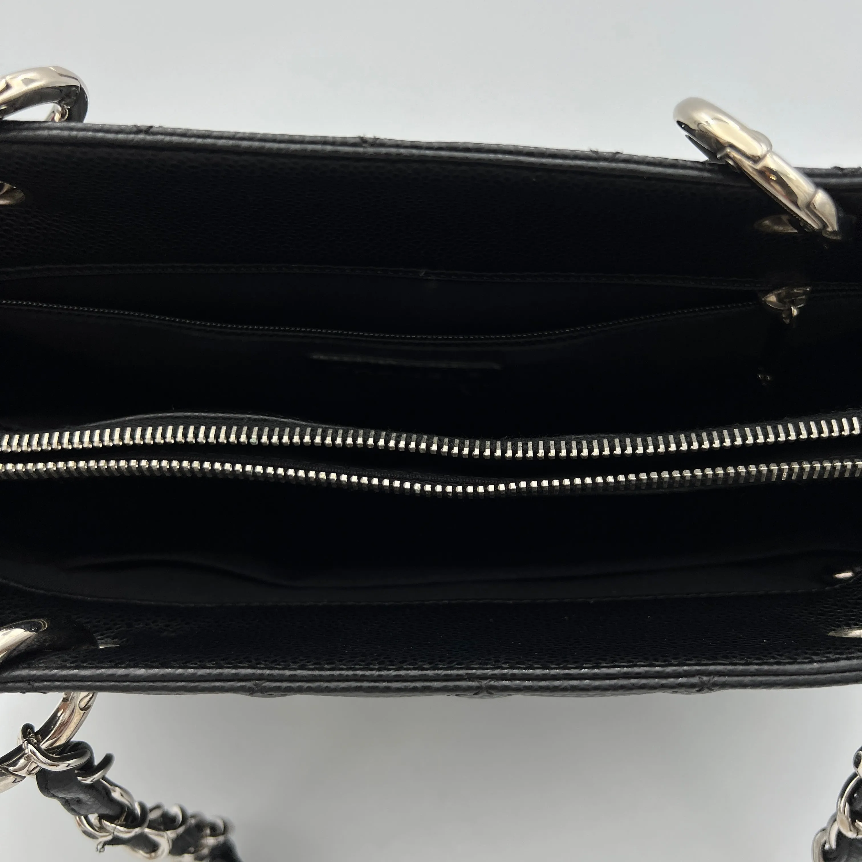 GST Black Tote Bag in Caviar Leather, Silver hardware