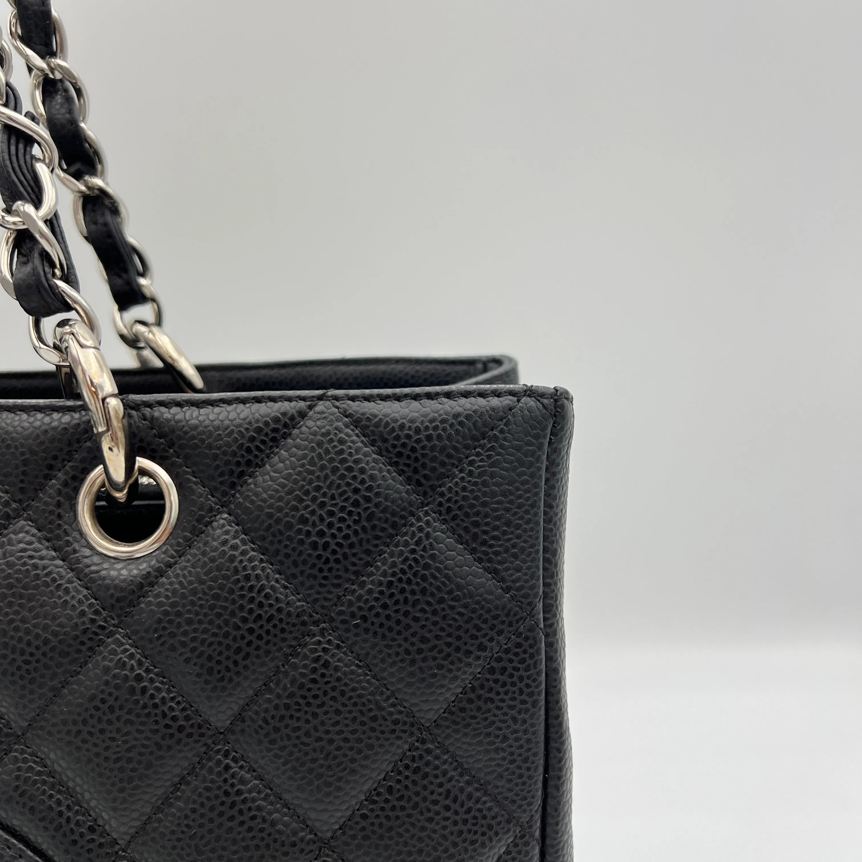 GST Black Tote Bag in Caviar Leather, Silver hardware