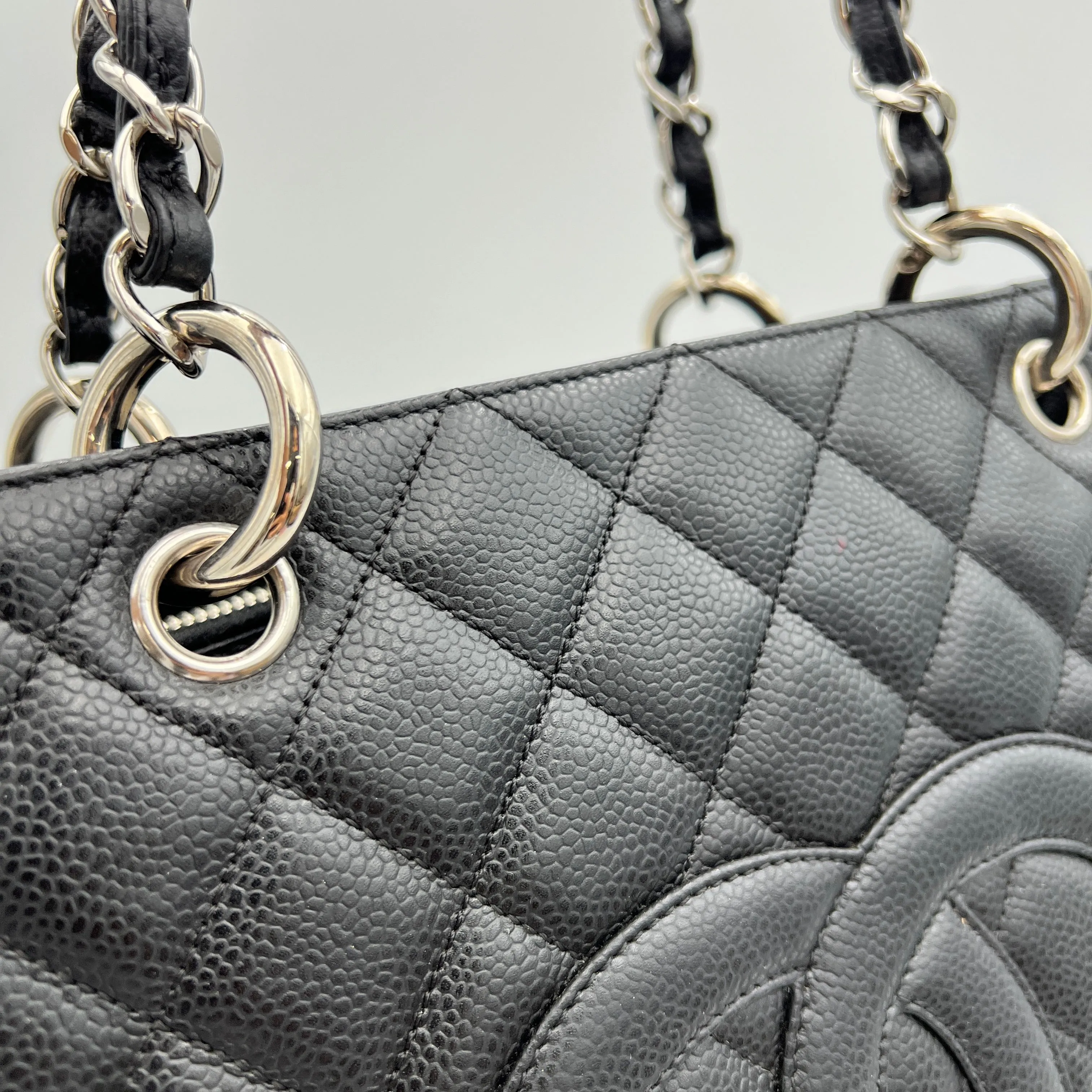 GST Black Tote Bag in Caviar Leather, Silver hardware