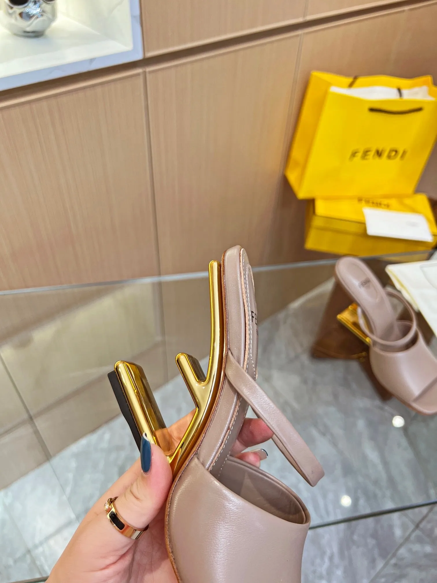 SE1152 FF First High-Heeled Sandals / Size5-11
